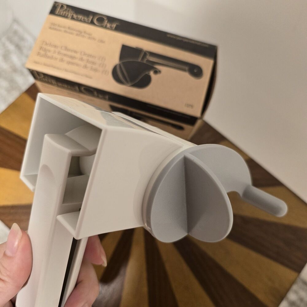 PAMPERED CHEF Deluxe Cheese Grater #1275 2 Blades Hand-Held Rotary Style - Picture 9 of 10